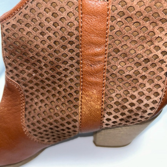 Fergie Womens Shoes  Towson Leather Cut-Out Ankle Boots Size 8.5 Brown - Picture 4 of 7